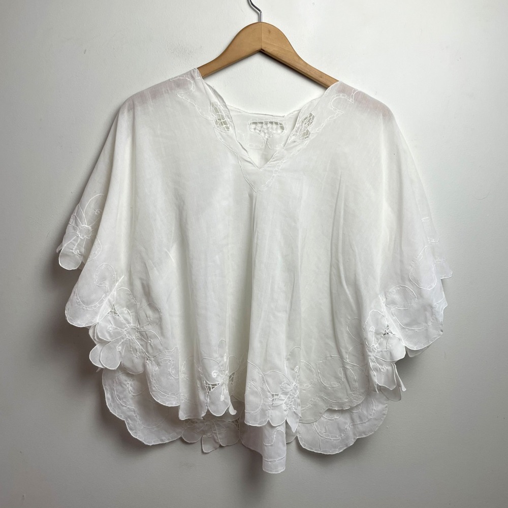 Vintage White Eyelet Floral Embroidered Poncho Top Scalloped Lace Boho Cottage